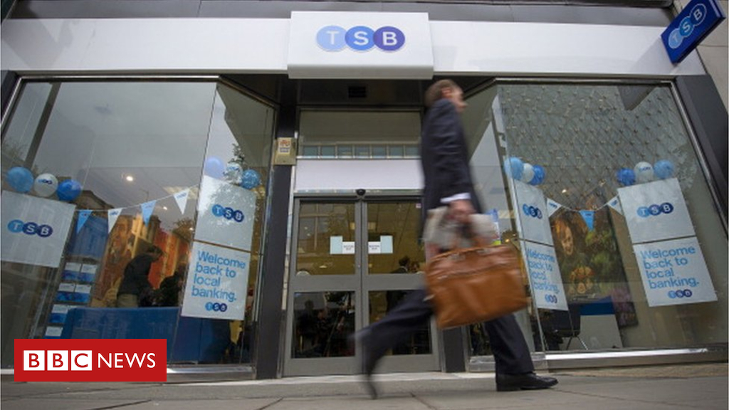 IT fiasco pushes TSB into a loss
