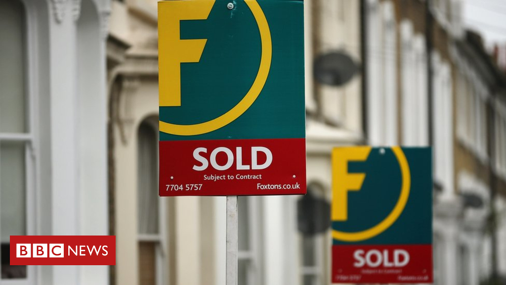 Foxtons pushed into loss by weak London housing market